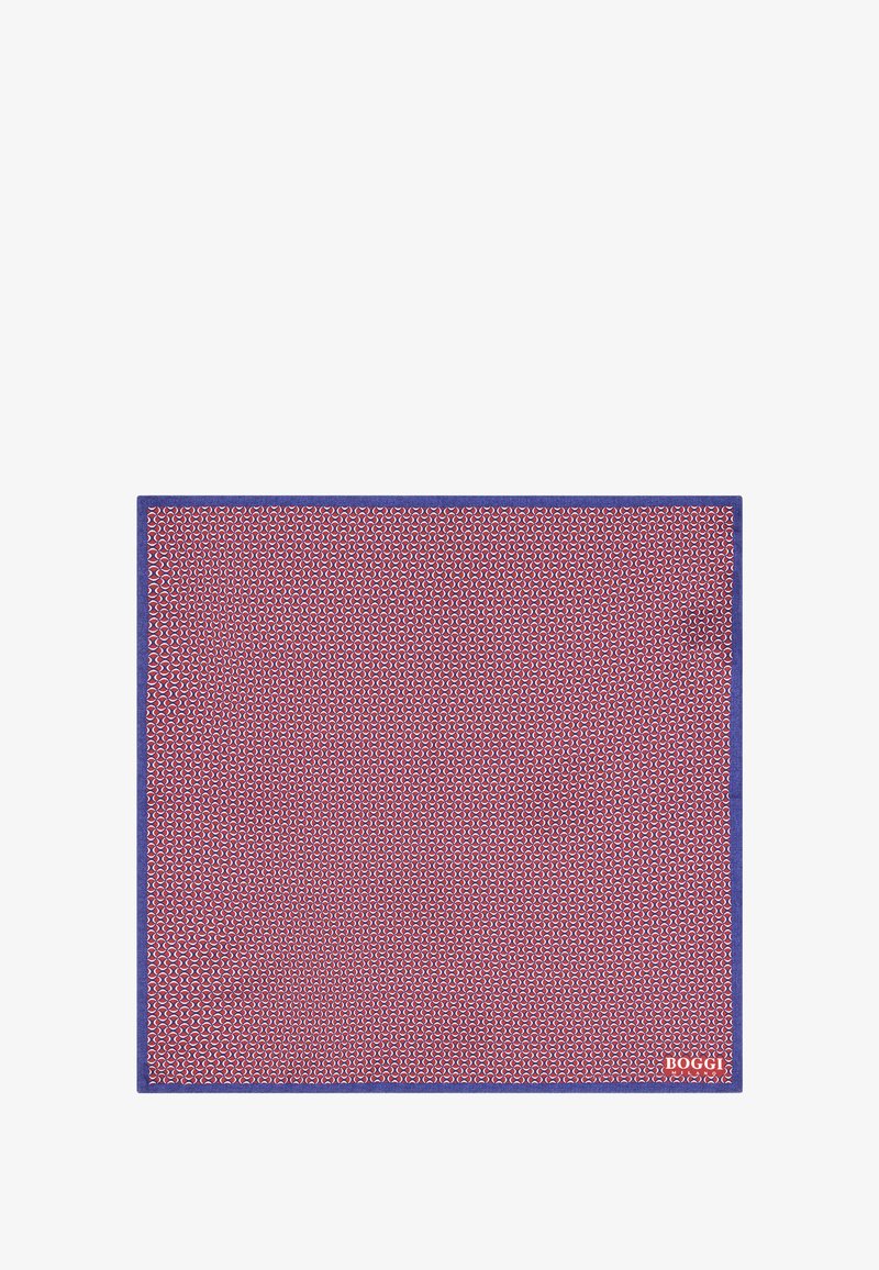 Hedvábný šátek s geometrickým vzorem v červené a bílé barvě, orámovaný námořnickým okrajem. Velikost je čtvercová s hladkým texturem.