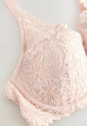 Kanten bralette in zachtroze, met ingewikkelde bloempatronen, delicate golfranden en verstelbare bandjes voor de juiste pasvorm.