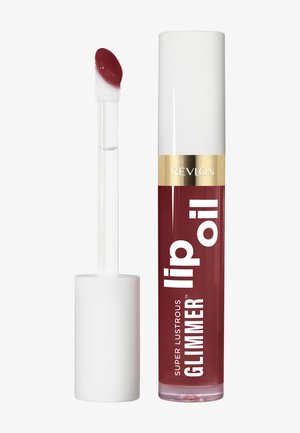 Huile à lèvres Revlon Super Lustrous Glimmer dans un tube transparent avec un capuchon blanc et doré, applicateur montrant de l'huile à lèvres rouge profond au bout.