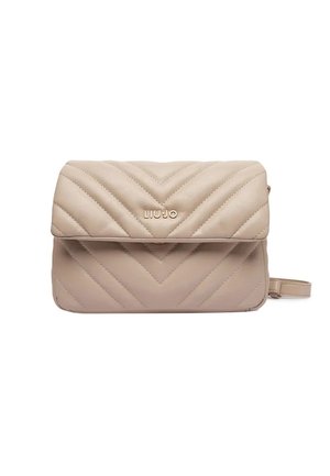 Sac bandoulière en cuir matelassé beige avec motif chevron et fermeture à rabat, arborant le logo doré "LIU JO" sur le devant.