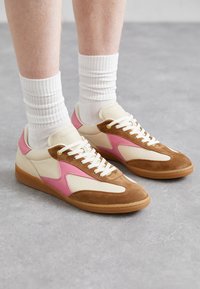 SPRINTER DICE UNISEX - Sneakersy niskie