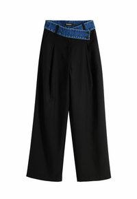 Schwarze weite Hosen mit einem denimblauen Bund, ausgestattet mit einem Überkreuzdesign und zwei schwarzen Knöpfen zum Schließen. Glatte Stoffstruktur.