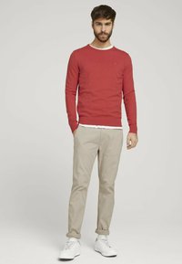 TOM TAILOR CREW NECK  - Strickpullover - coral melange