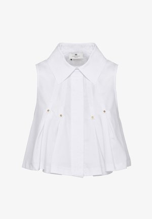 Panneau avant d'une chemise blanche sans manches avec large col et quatre petits boutons dorés sur tissu plissé.