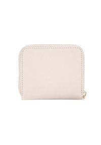 Portafoglio beige chiaro con design strutturato, chiusura a zip e hardware dorato. La texture liscia e i bordi cuciti aggiungono dettagli.