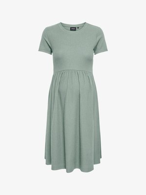 Kortemouwsagegroene geribbelde zwangerschapsjurk met aansluitend lijfje en geplooide rok, tot aan de knie.