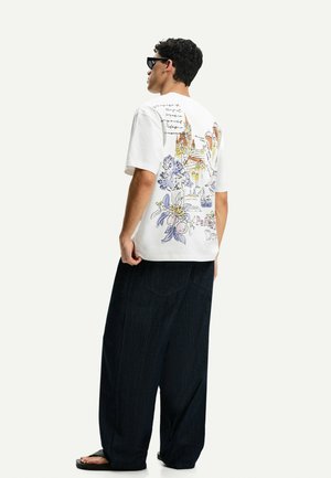 Bershka SHORT SLEEVE - Print T-shirt - white