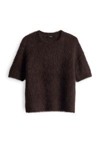 Pull court marron à manches courtes en matière douce et duveteuse, avec un col rond et une coupe décontractée. Surface texturée avec un léger éclat.