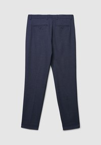 Marineblaue Hose mit strukturiertem Muster, geradem Schnitt und zwei aufgesetzten Taschen mit Knöpfen auf der Rückseite. Taillierte Leibhöhe mit Gürtelschlaufen.