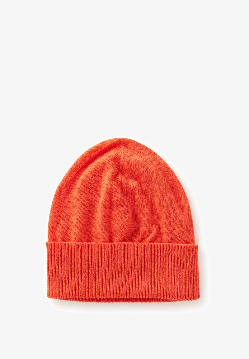Červená pletená čepice s žebrovaným lemem, měkkou strukturou a zaobleným vrcholem. Vyrobená z lehkého materiálu, vhodná pro každodenní nošení.