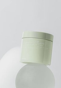 Celimax JI WOO GAE HEARTLEAF BHA PEELING PAD - Cleanser - -