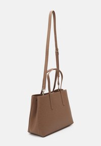 Calvin Klein MUST TOTE EPI - Handtasche - safari