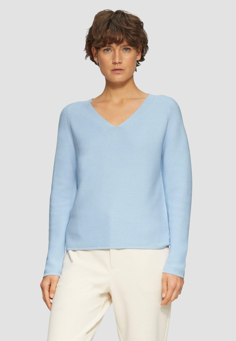 Himmelblauer V-Ausschnitt-Pullover mit langen Ärmeln, aus strukturiertem Strickstoff; bietet eine lockere Passform sowie einen gerippten Saum und Bündchen.