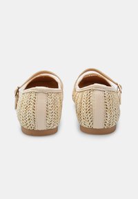 Bata Baleríny s páskem - beige