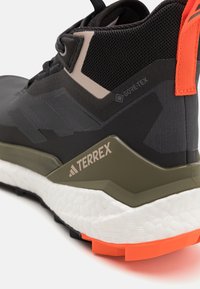 Adidas Terrex FREE HIKER 2.0 GORE-TEX® - Scarpa da hiking - carbon/grey six/core black