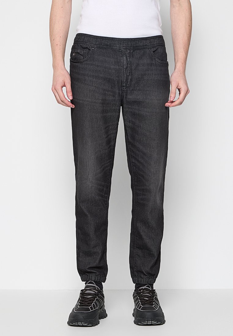 Armani Exchange Jeans Tapered Fit zwart