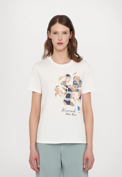 Weißes Kurzarm-T-Shirt mit einem mehrfarbigen Blumenmuster und verschiedenen Designs, begleitet von dem Text "Weekend Max Mara".