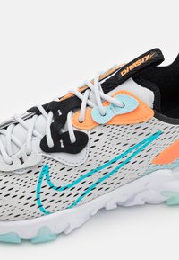 Nike Sportswear REACT VISION - Sapatilhas - pure platinum/turquoise blue/total orange/copa-black/white