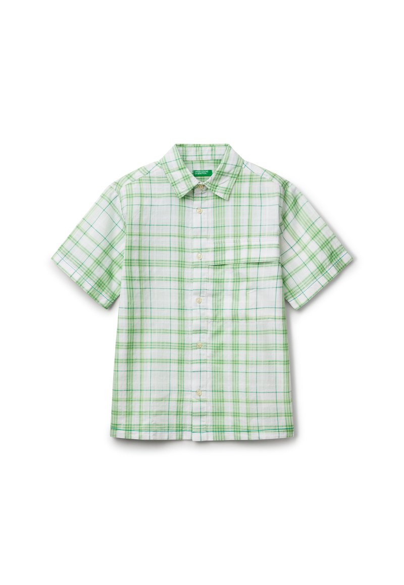 Camicetta a maniche corte in tessuto leggero, con un motivo a quadri verde e bianco, chiusura con bottoni frontale e una tasca sul petto.