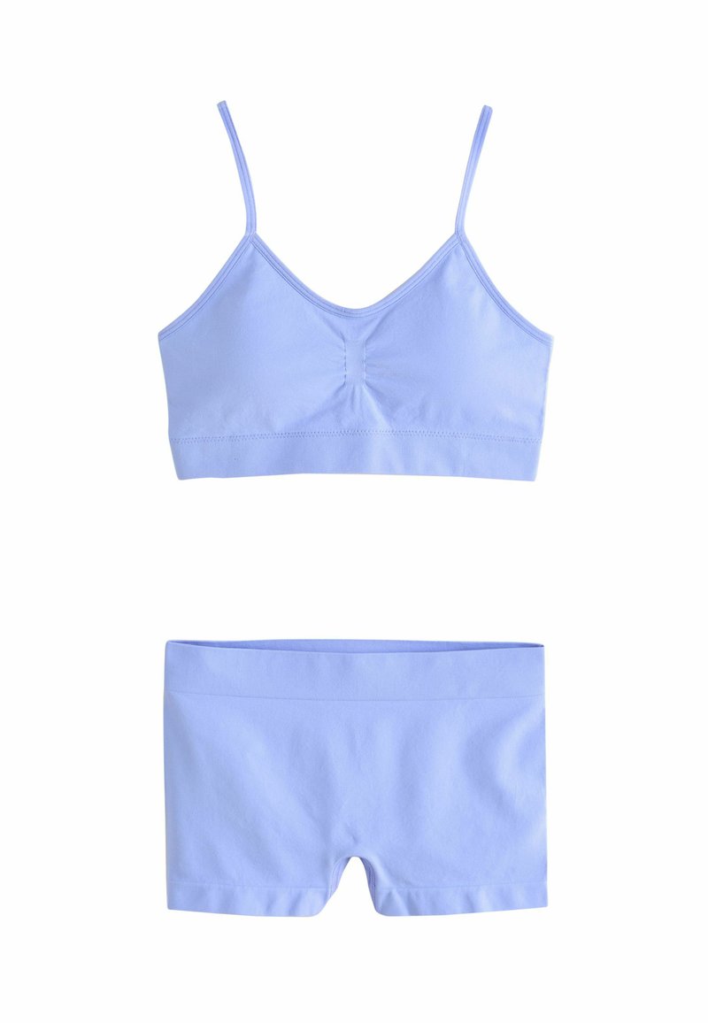 Lyseblå bomuldsbralette med tynde stropper og en glat tekstur, parret med matchende shorts med en blød elastisk talje.