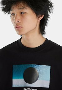 Calvin Klein Camiseta estampada - black