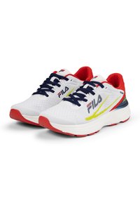 Witte sportschoenen met een ademend mesh bovenwerk, marineblauwe veters, rode accenten en een kleurrijke strook; gestructureerde zool voor grip.