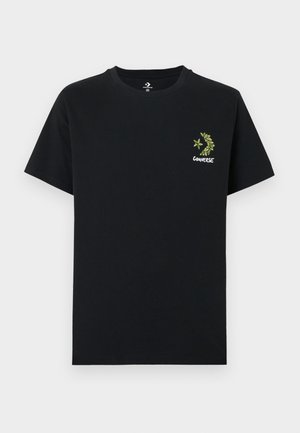 Μαύρο βαμβακερό T-shirt με κοντά μανίκια και στρογγυλή λαιμόκοψη. Διαθέτει πράσινο γραφικό φύλλο και το κείμενο "Converse" στο στήθος.