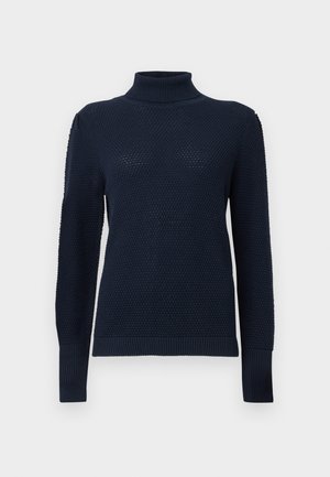 Tumed turtleneck sviiter, millel on tekstuuriga kudumine, pikad varrukad ning soonikvarrukad ja -äär. Sile kangaste lõpp.