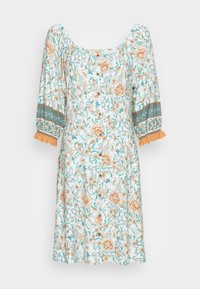 Blommig klänning i ljusblått, med orange och gröna accenter. Löst sittande, fyrkantig halsringning, puffärmar och knappdetalj. Volang ärmslut.