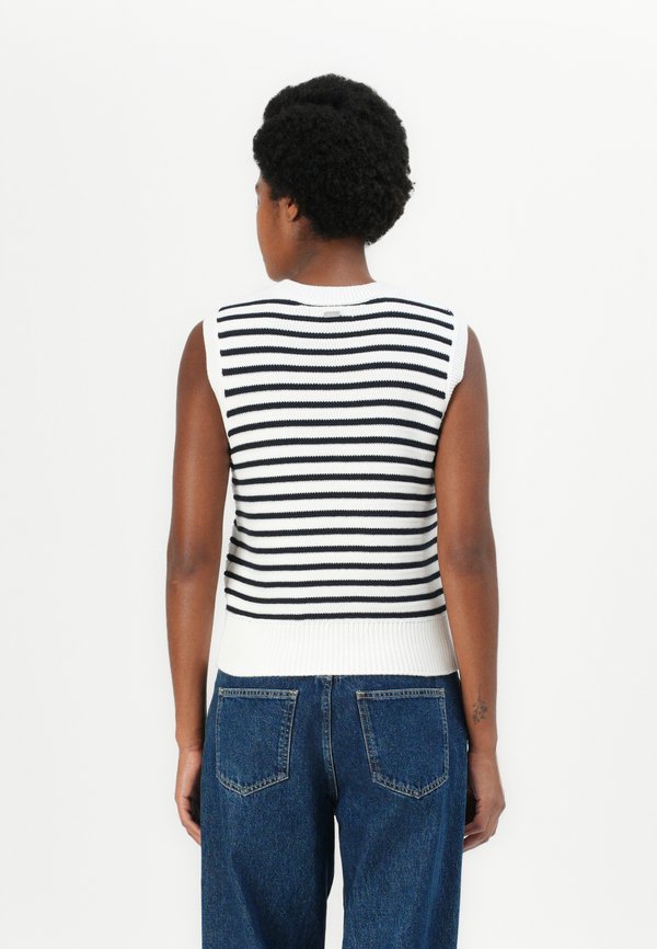 EMBERLY SLEEVELESS TANK - Jumper2