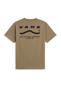 Khaki kortærmet T-shirt med stort sort "VANS" logo, bølkesymbol og teksten "OFF THE WALL COMPANY SINCE 66" på ryggen.