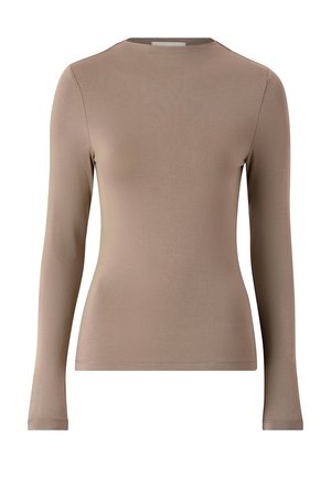 Langærmet tætsiddende taupe-top med rund hals, lavet af glat, strækbart stof, vist på en ensfarvet hvid baggrund.