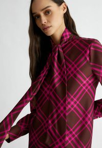 LIU JO PRINTED - Abito a camicia - pink
