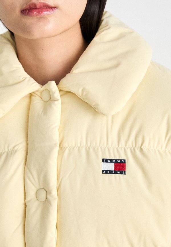 BADGE COLLAR PUFFER - Down jacket - custard cream2