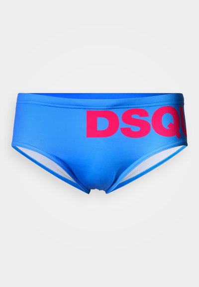 Sinised ujumispüksid suure roosa "DSQUARED" logoga külje peal. Valmistatud siledast, venivast kangast, millel on keha järgnev lõige ja pehme sisemine vooder.