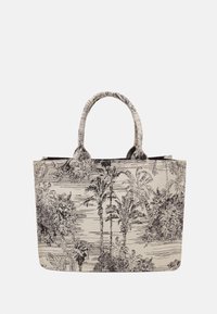 Taška typu tote s černým a krémovým vzorem palmy, vyrobená z texturované látky, s dvěma zaoblenými uchy a otevřeným vrškem.