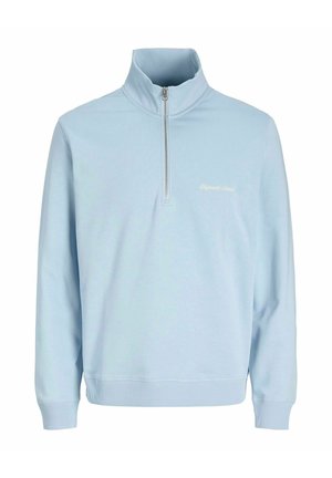 Lichtblauwe ritsvest met hoge kraag, geribbelde accenten en geborduurd logo op de borst. Zachte stof, casual pasvorm.