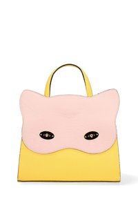 Borsa a tracolla in pelle gialla e rosa con bordo superiore ondulato, due accessori in metallo nero con chiusura e manici corti. Finitura texture.