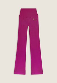 Pantaloni flared magenta a vita alta con dettagli a cucitura circolare sul retro e logo dorato "Freddy" sul lato destro.