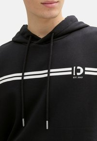 TOM TAILOR DENIM MIT PRINT - Felpa con cappuccio - black