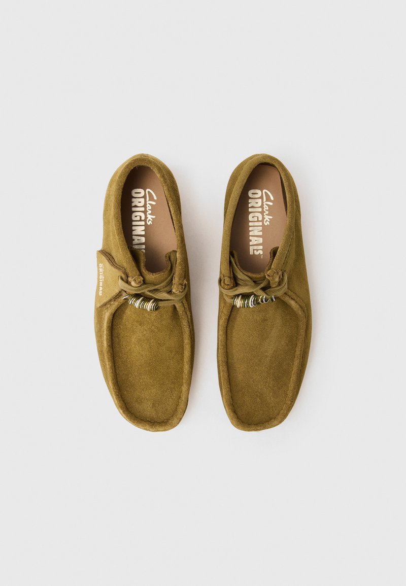 Chaussures Clarks Pour Femme - Taille UK 4 (EUR 37) - Coupe Supplémentaire - Talon Moyen - Occasion - Cuir