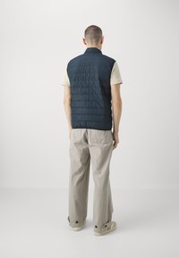 EA7 Emporio Armani TRAIN PREMIUM SHIELD VEST - Strukirani kaput - notte