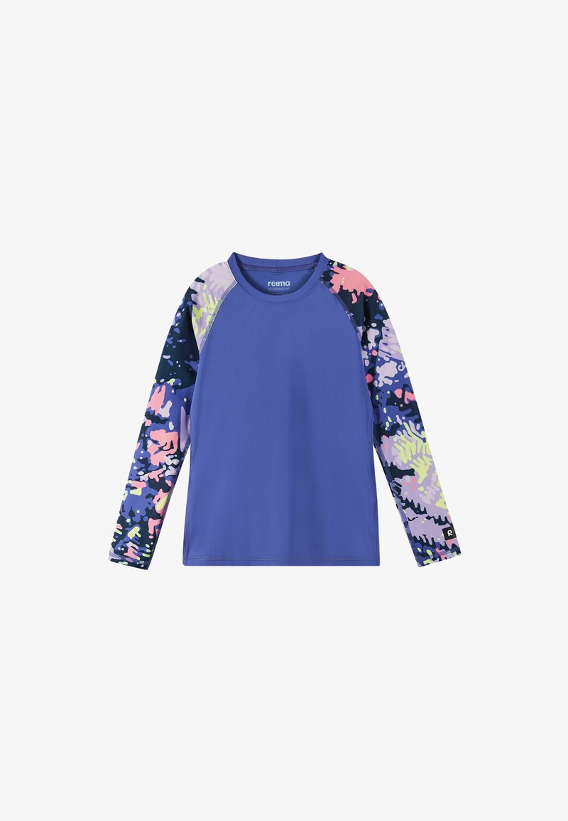 Chemise à manches longues unie violette avec des manches à motifs multicolores présentant des designs abstraits en bleu, rose et vert. Fabriquée en tissu respirant.