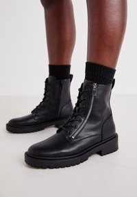 ONLY SHOES ONLBOLD - Gležnjače s platformom - black