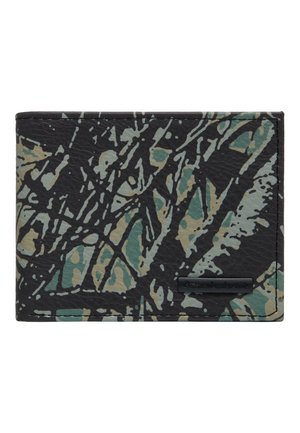 Czarny portfel z wielokolorowym abstrakcyjnym wzorem liści w odcieniach zieleni i brązu. Wykonany z teksturowanej skóry z markowym akcentem.