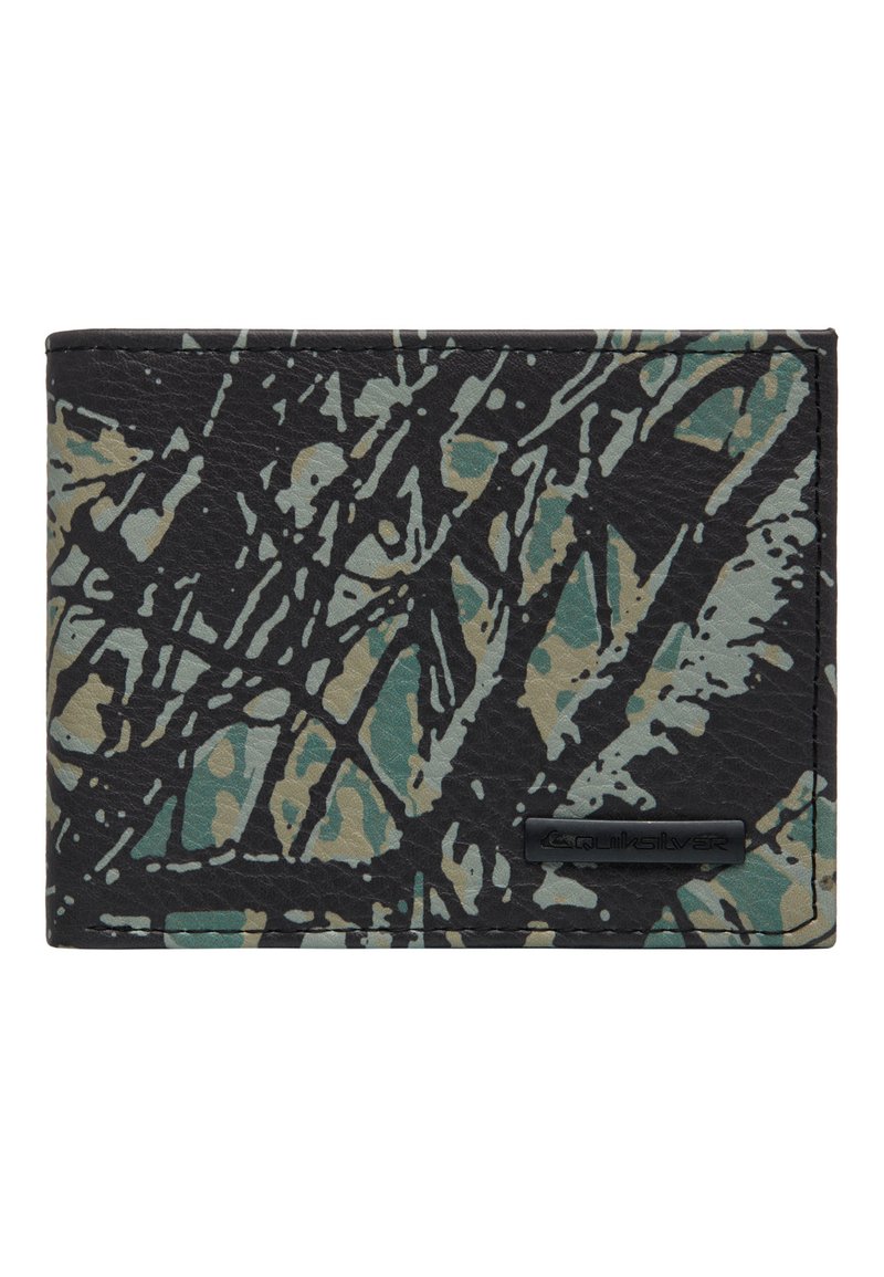 Billetera negra con un patrón abstracto de hojas multicolores en tonos verdes y marrones. Hecha de cuero texturizado con un acento de marca.