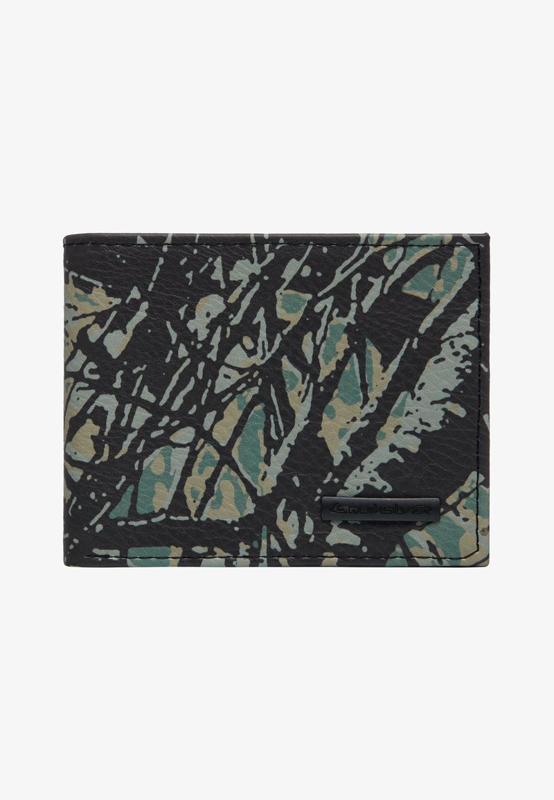 Czarny portfel z wielokolorowym abstrakcyjnym wzorem liści w odcieniach zieleni i brązu. Wykonany z teksturowanej skóry z markowym akcentem.
