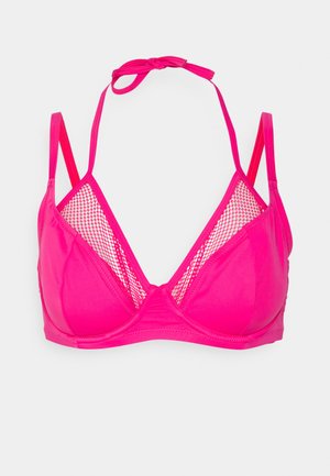 Bralette rosa com uma forma triangular, apresentando um painel de rede e um laço para pescoço, feito de um tecido liso e elástico.