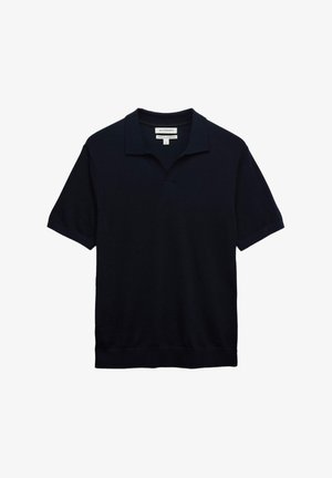 Polo negro de manga corta con cuello, abertura en forma de V y tejido de punto ligero.