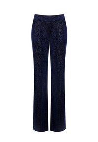 Pantaloni larghi blu navy realizzati in tessuto testurizzato con una leggera lucentezza, dotati di una vita liscia e senza tasche o chiusure visibili.